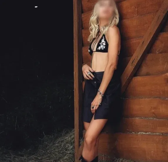 Annika, 40