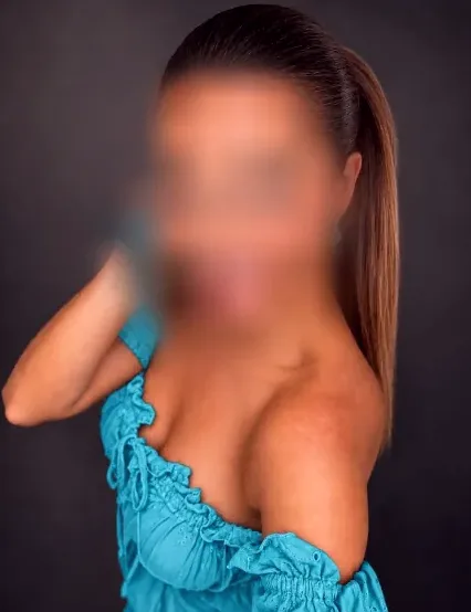 Elena, 40