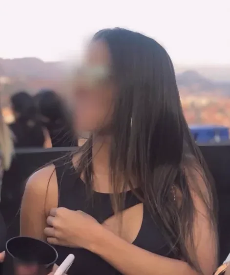 Lara, 23