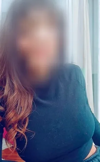 Lucia, 33