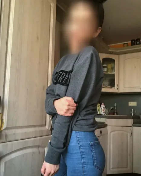 Sarah, 28