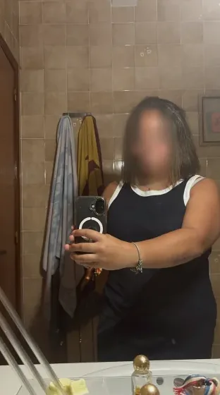 Vanessa, 22